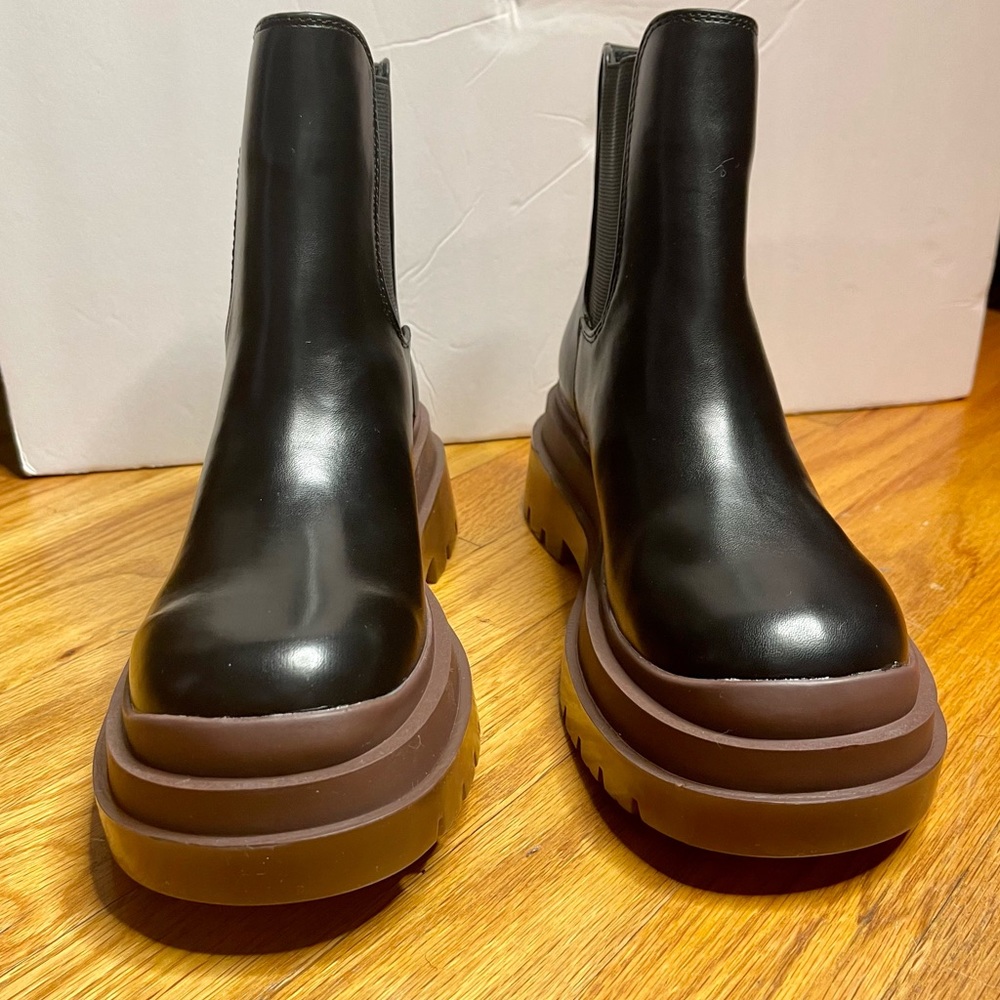 Urban Outfitters Betty boot NWB
